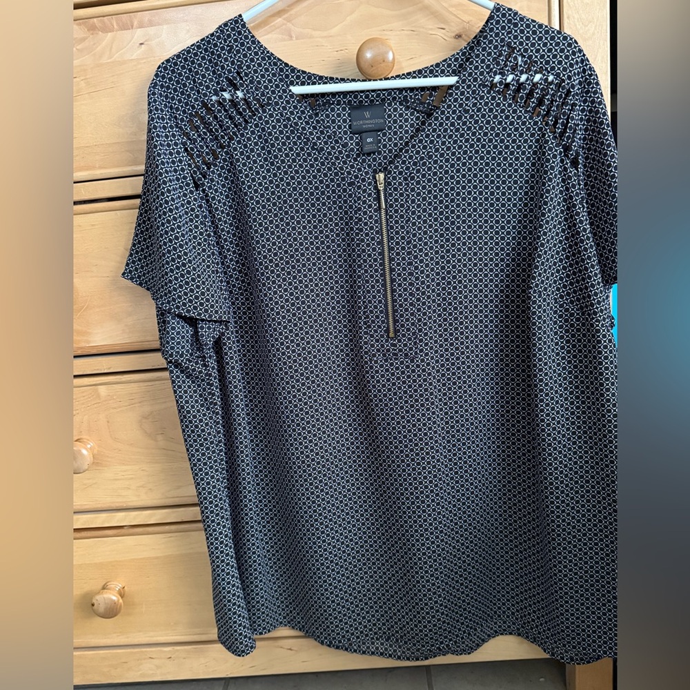 Worthington Black and White Geometric Blouse with Front Zipper